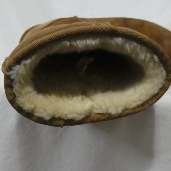 Unbranded | size 7 | Brown Ankle Boots with Plush Interior - Picture 11 of 13